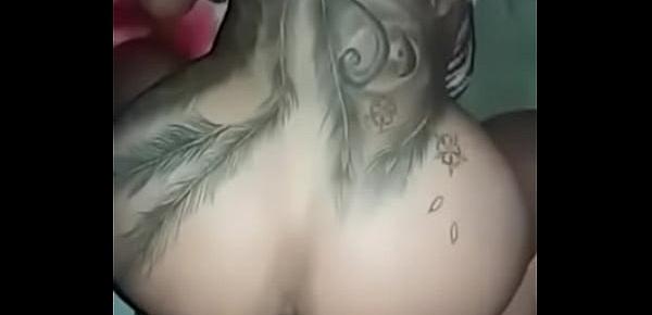  PISTOLUDAS.COM ⋆ Tgata tatuada dando de quatro